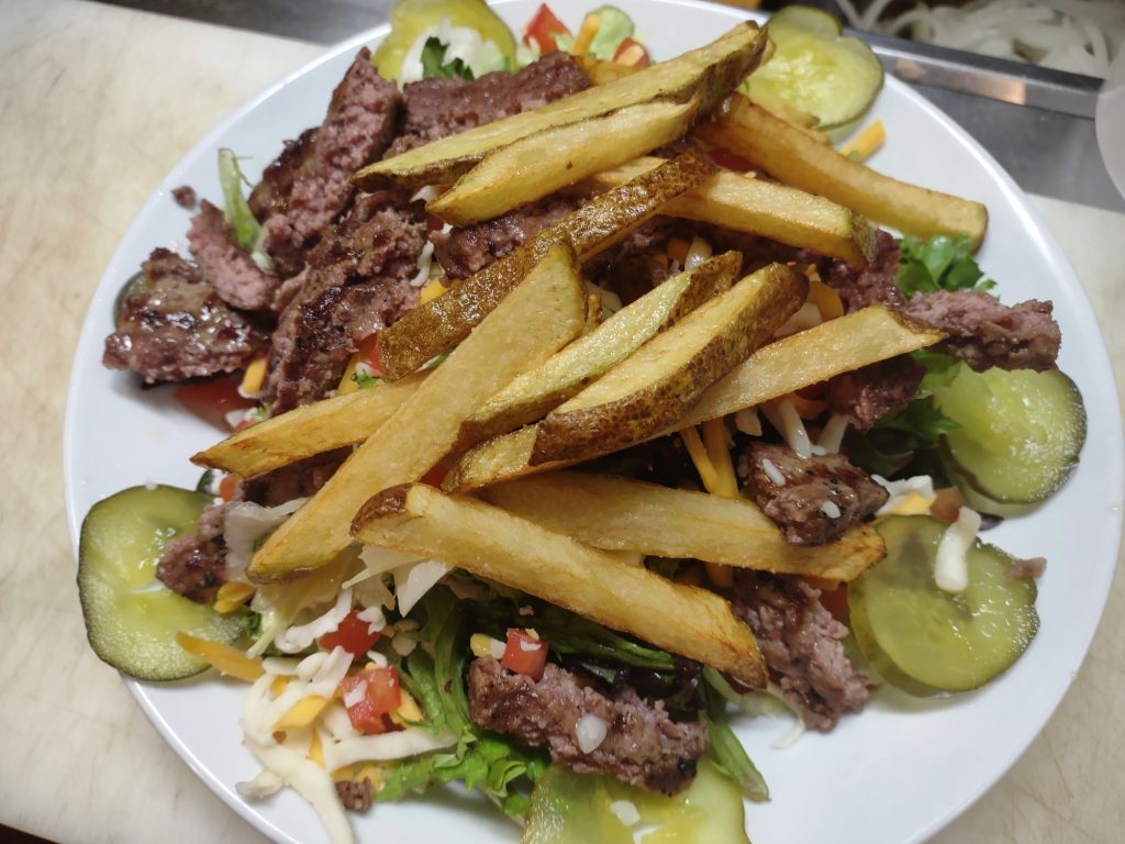 Cheeseburger & fries salad